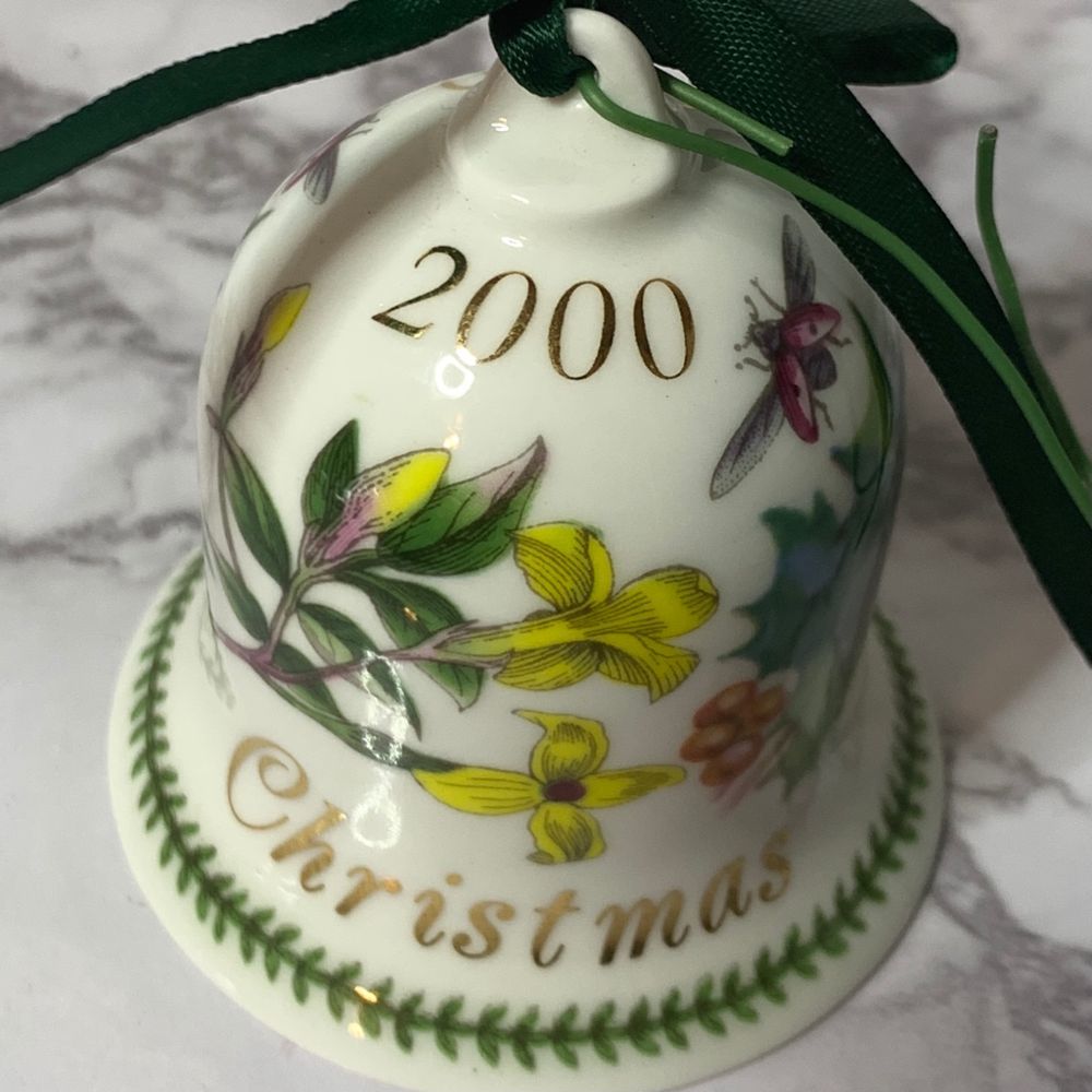 Merry Christmas 2000 White Bell